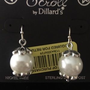 NWT Scroll brand pearl earrings